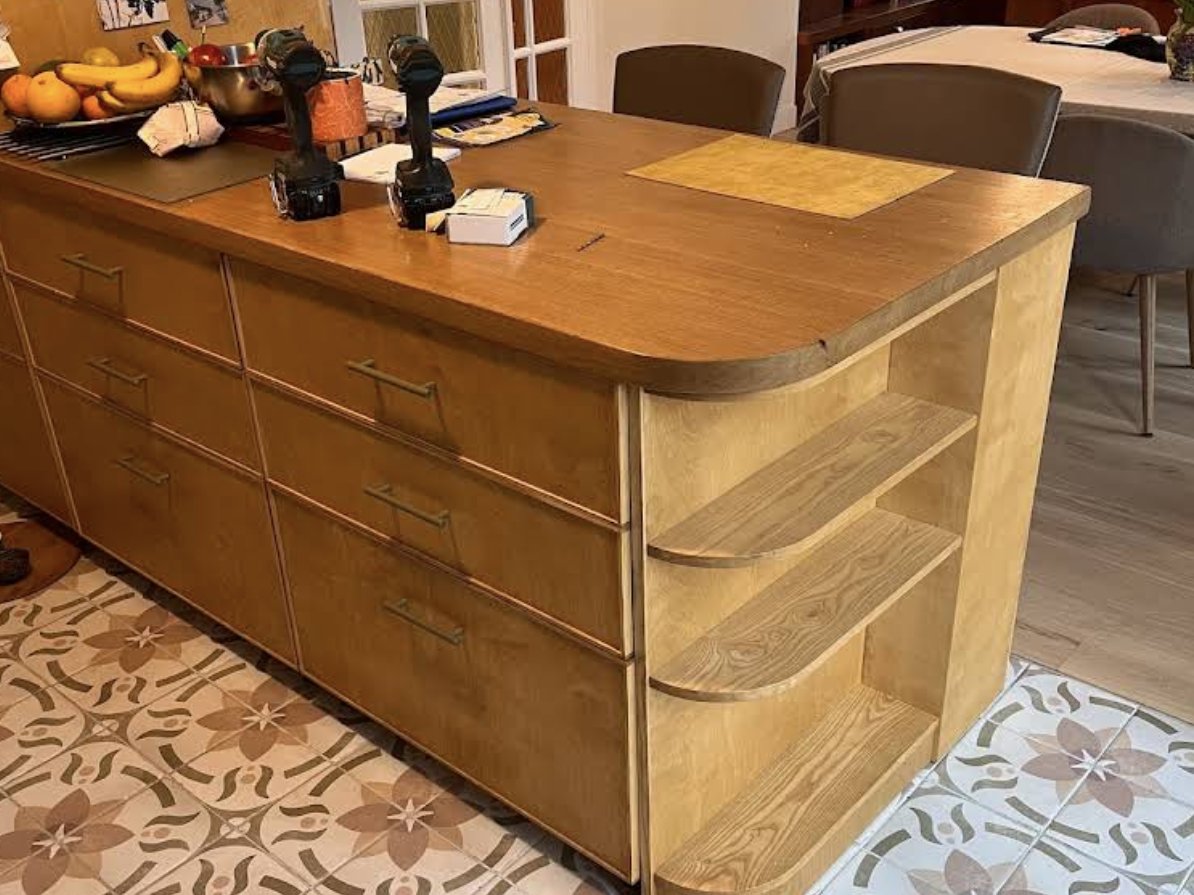 Agencement et mobilier bois par Atelier Arba, charpentier au Hézo dans le Morbihan